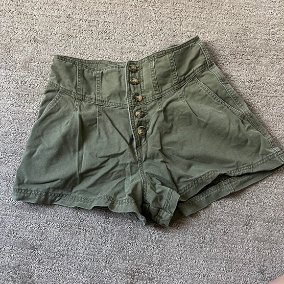 forever 21 - Olive green shorts size M - Picture 1 of 5